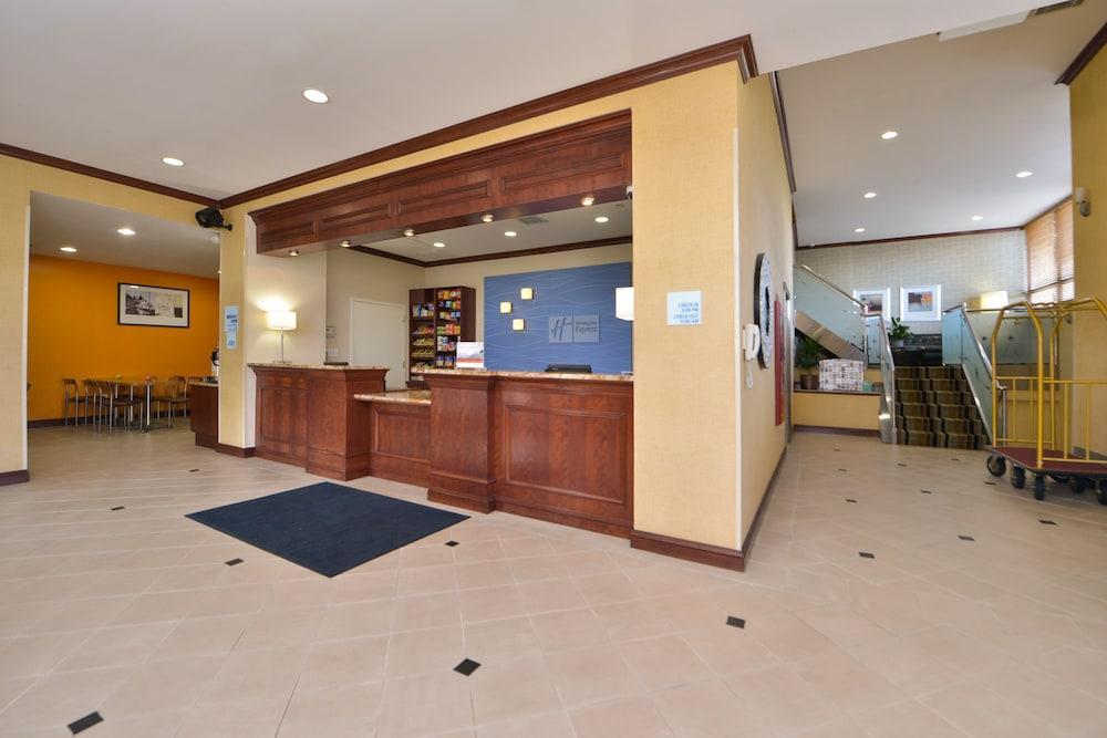 ניו יורק Holiday Inn Express Laguardia Airport, An Ihg Hotel מראה חיצוני תמונה