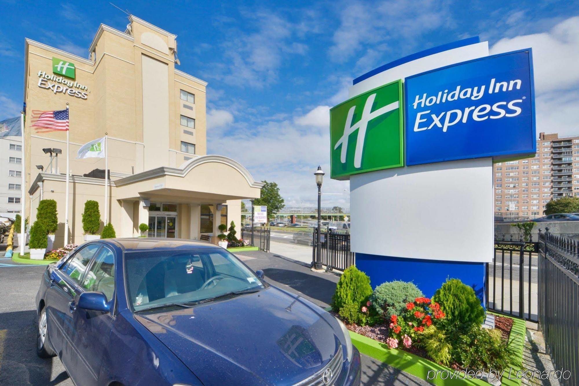 ניו יורק Holiday Inn Express Laguardia Airport, An Ihg Hotel מראה חיצוני תמונה