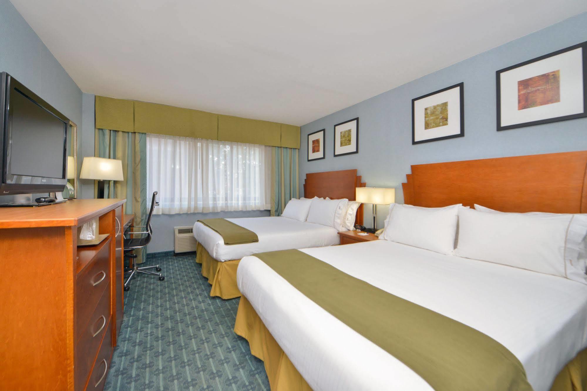 ניו יורק Holiday Inn Express Laguardia Airport, An Ihg Hotel מראה חיצוני תמונה