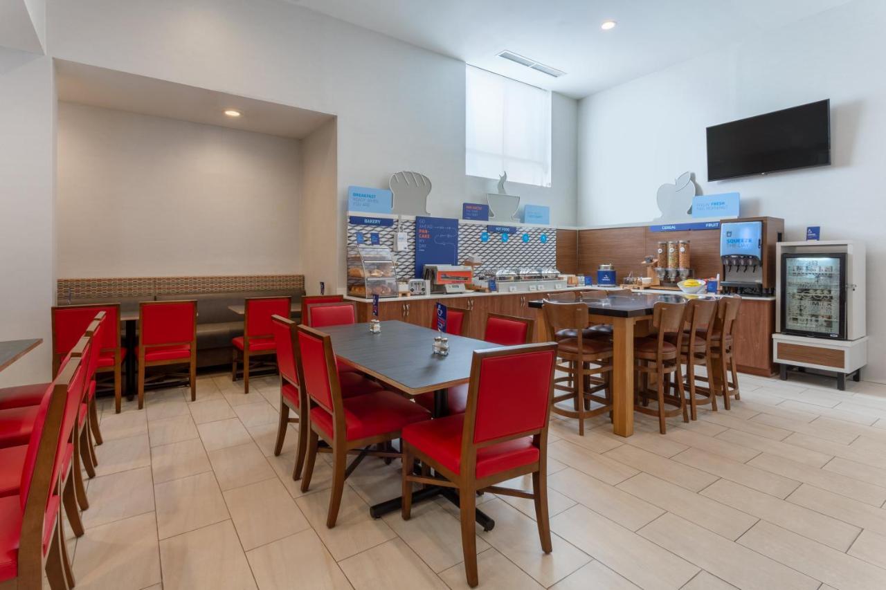 ניו יורק Holiday Inn Express Laguardia Airport, An Ihg Hotel מראה חיצוני תמונה