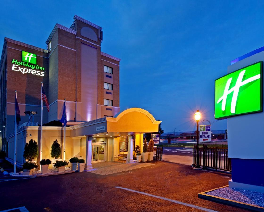 ניו יורק Holiday Inn Express Laguardia Airport, An Ihg Hotel מראה חיצוני תמונה