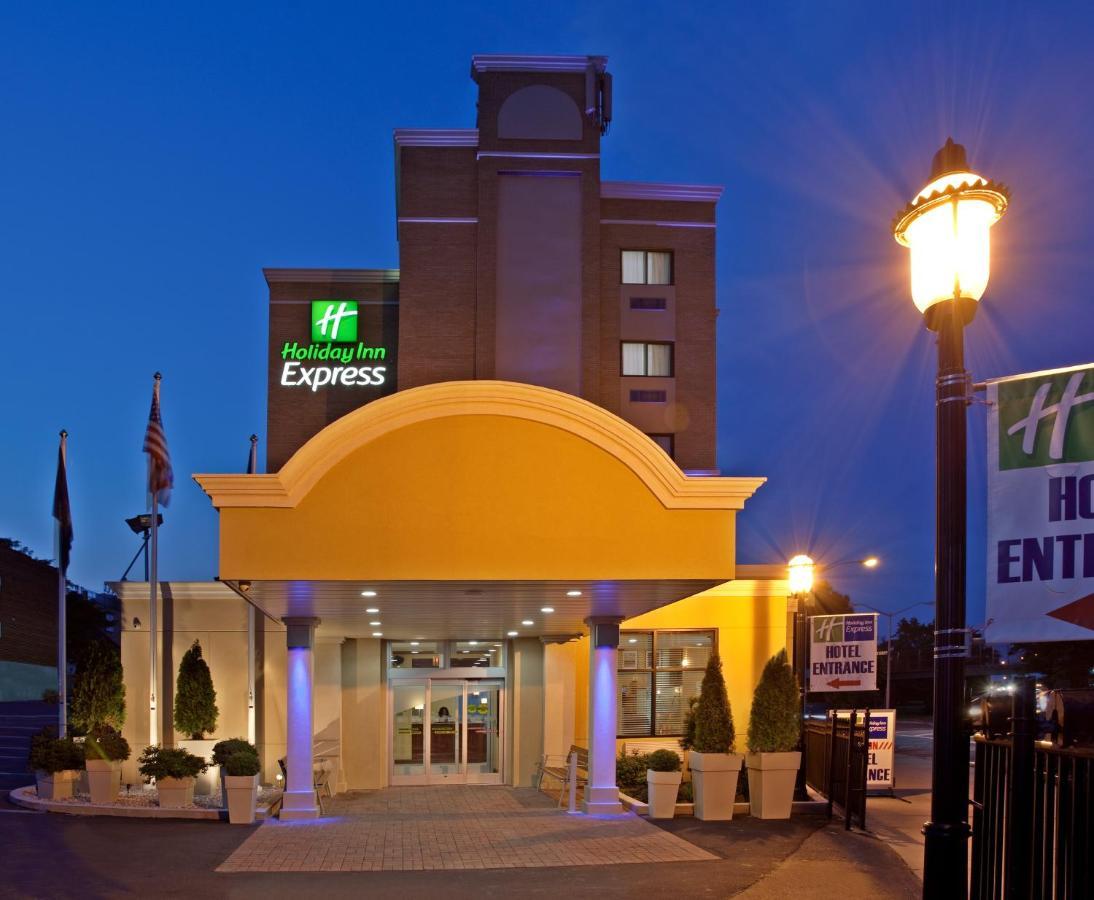 ניו יורק Holiday Inn Express Laguardia Airport, An Ihg Hotel מראה חיצוני תמונה